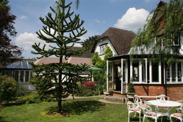 West Lodge Hotel Эйлсбери Экстерьер фото