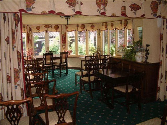 West Lodge Hotel Эйлсбери Экстерьер фото
