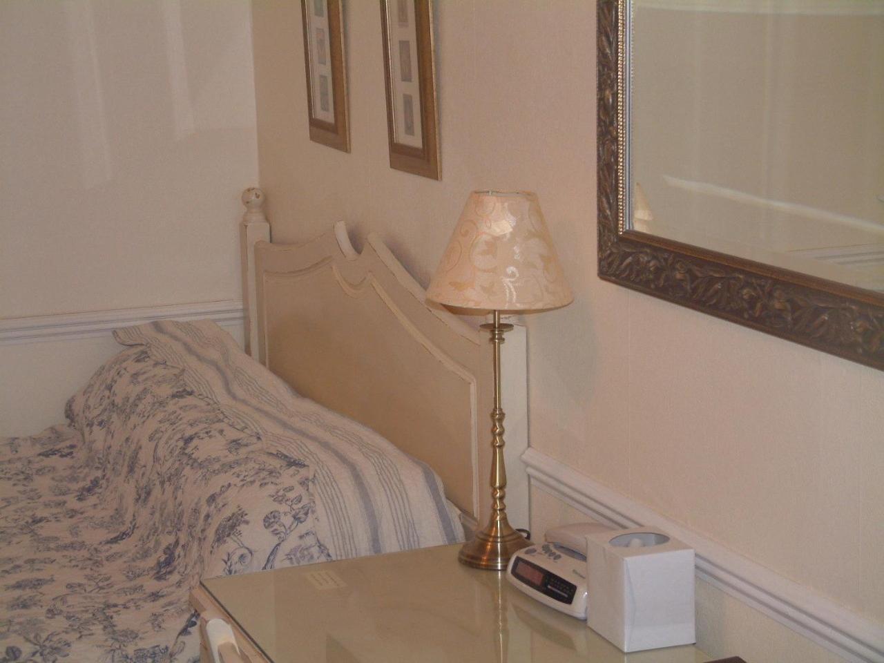 West Lodge Hotel Эйлсбери Экстерьер фото